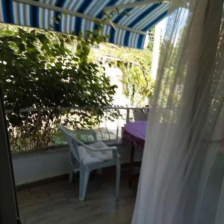 Mavi Panjurlu Ev Appartement *