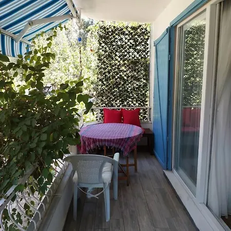 Mavi Panjurlu Ev * Ören